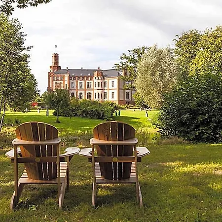 Otel Schloss Gamehl Benz (Nordwestmecklenburg)