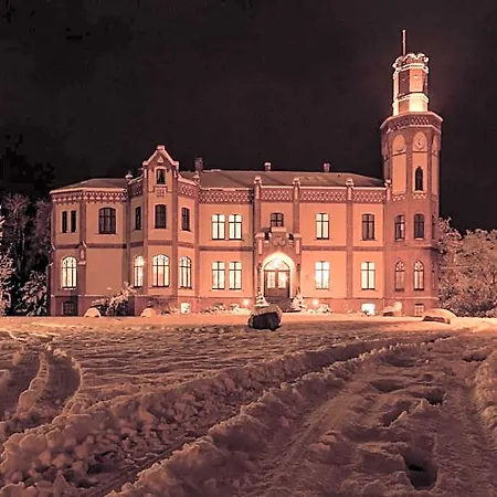 Otel Schloss Gamehl Benz (Nordwestmecklenburg)